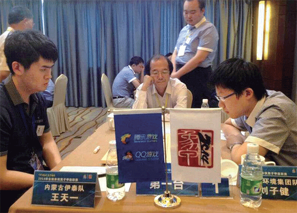 刘子健与王天一对阵中.gif