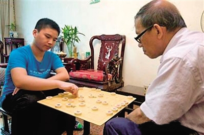 徐崇峰在学象棋中