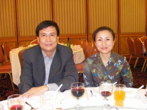 吕钦与妻子的合影