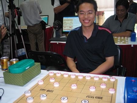 象棋大师汪洋准备迎战电脑