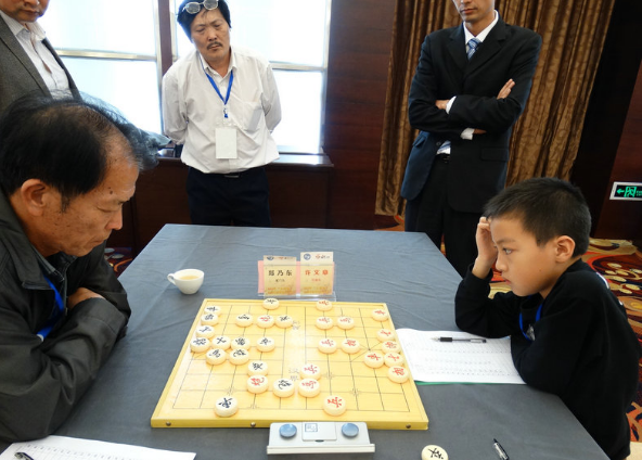 象棋天才许文章在对弈中