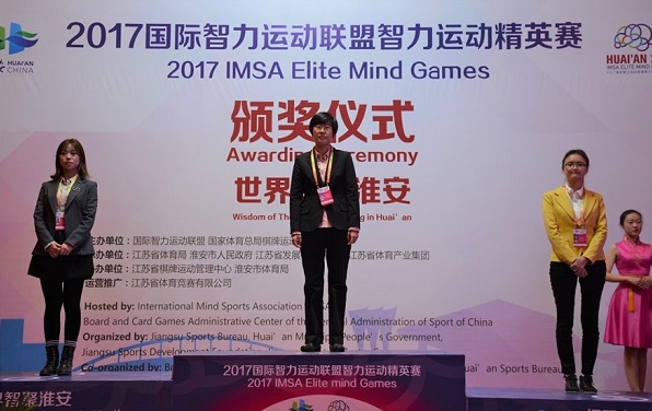 女子组前三名，从左至右：梁研婷、王琳娜、唐丹