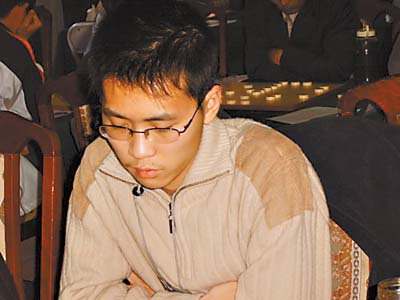 赵鑫鑫的父亲曾请上海名手王鑫海作为家庭象棋老师指导赵鑫鑫学棋