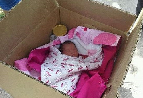 弃婴